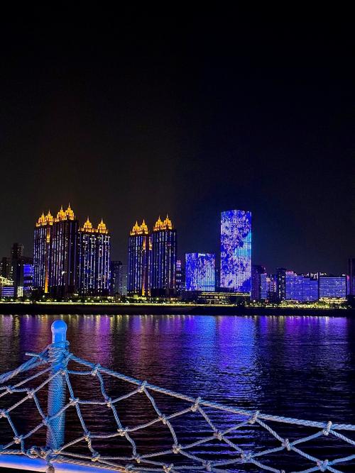 武汉夜生活魅力十足，这些夜间好去处你知道吗？