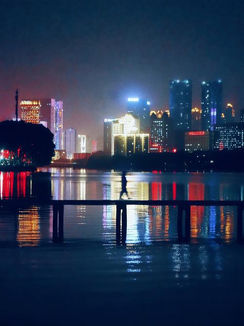 武汉夜网：夜间资讯集中地，信息全准情况究竟如何？